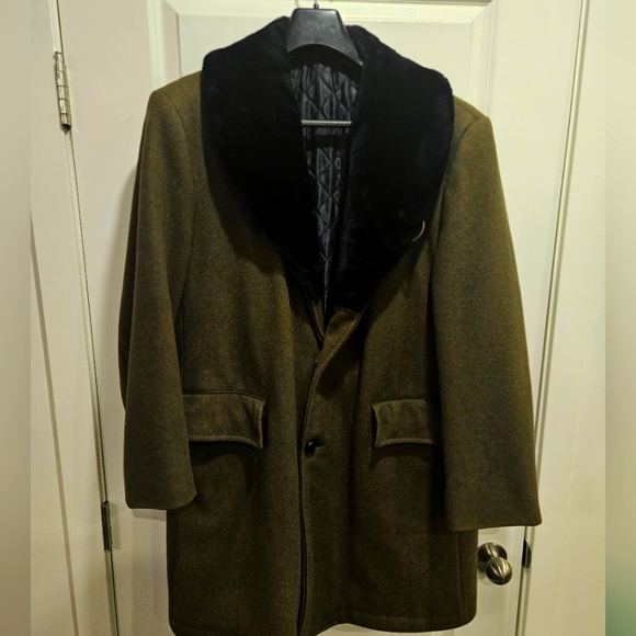 New without tags Classic design size 42 - Picture 2 of 4